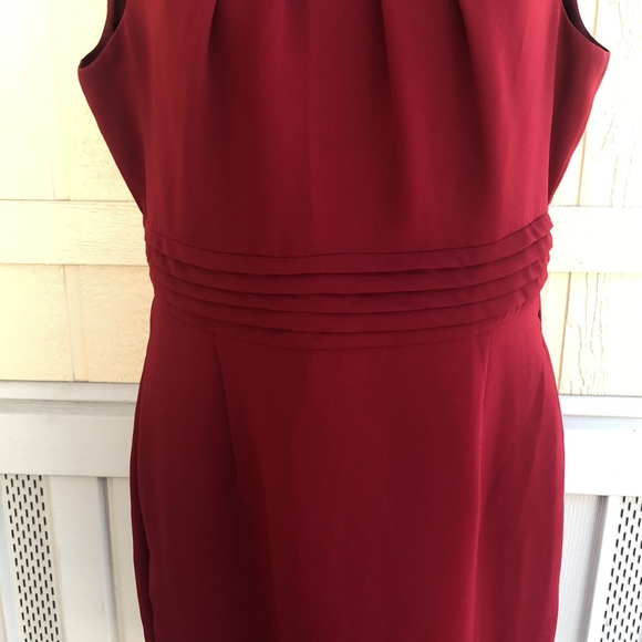 Beautiful TAHARI red Dress Size 14 - Picture 9 of 13